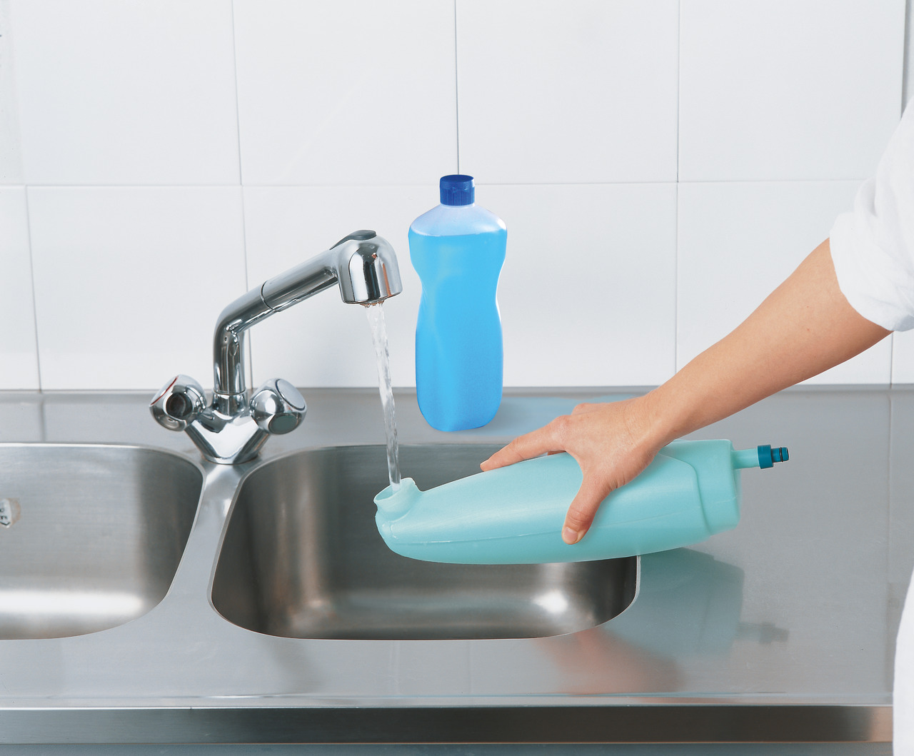 Abnehmbarer 0,8-Liter-Tank für ca. 400 x sprühen