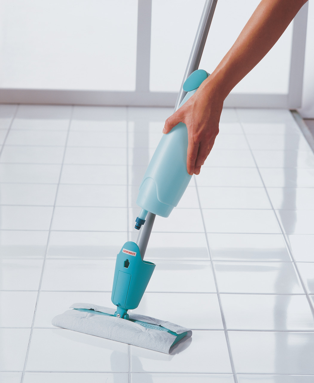 Abnehmbarer 0,8-Liter-Tank für ca. 400 x sprühen